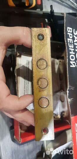 Замок дверной