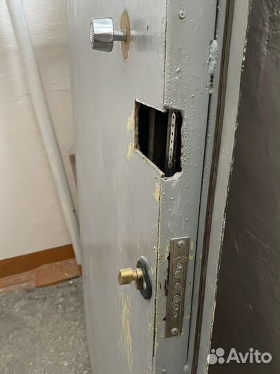 Металлическая дверь бу