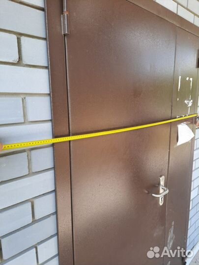 Металлическая дверь бу 126 на 214