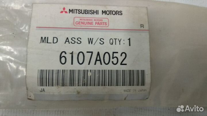 Молдинг стекла лобвого Mitsubishi OutLander 2012