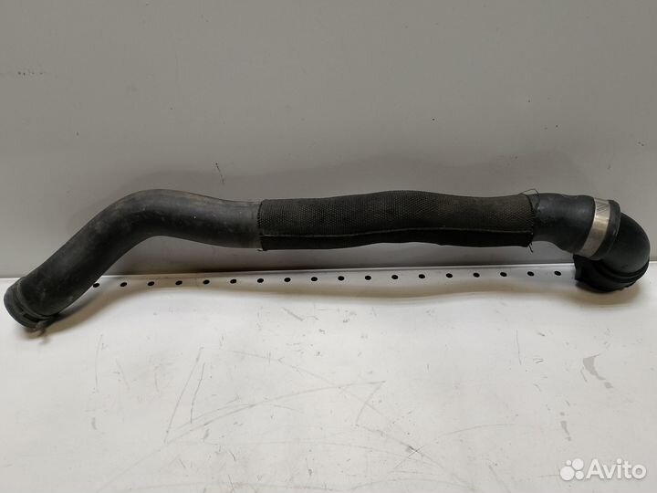 Патрубок радиатора верхний Volkswagen Passat