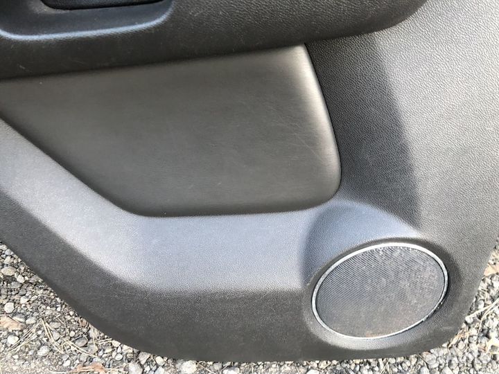 Обшивка двери задней Cadillac Escalade III 06-14