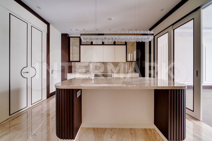 Дом 969,8 м² на участке 37,4 сот.