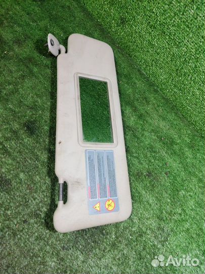 Козырек солнцезащитный правый Renault Sandero