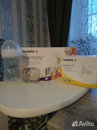 Молокоотсос ручной Medela + воронки