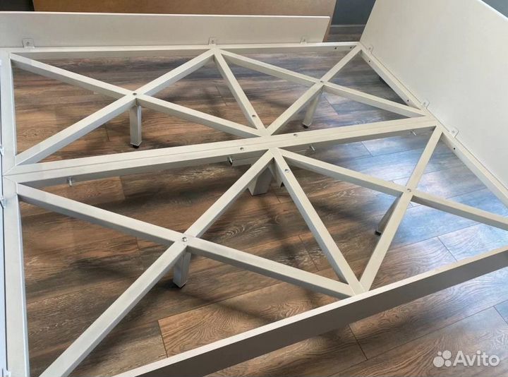 Парящие кровати в ассортименте