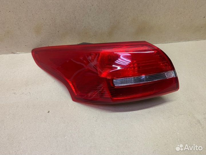 Фонарь задний левый Ford Focus 3