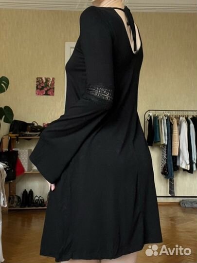 Черное короткое платье