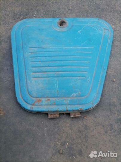 Крышка бардачка иж 56 правая