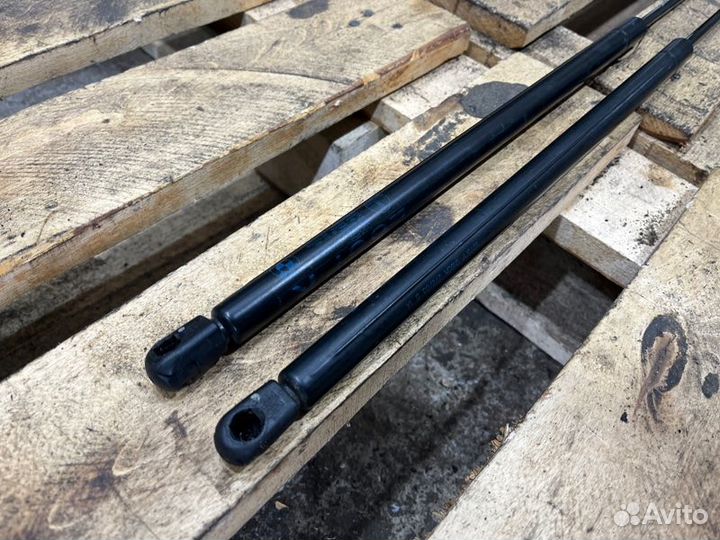 Амортизатор капота Bmw Z4 E85 M54B25 2003