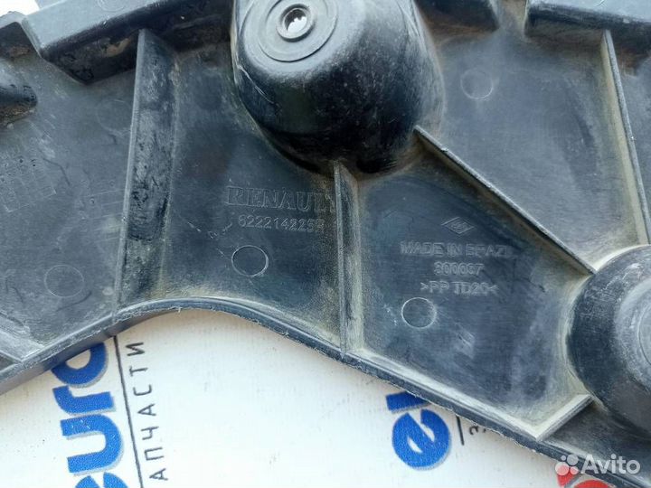 Кронштейн заднего бампера левый Nissan Terrano II