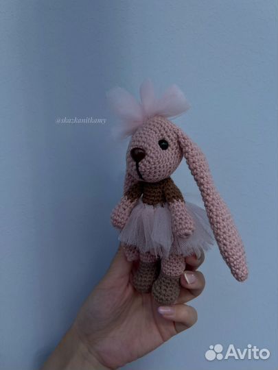 Вязаные игрушки. Кролик. Зайка балерина