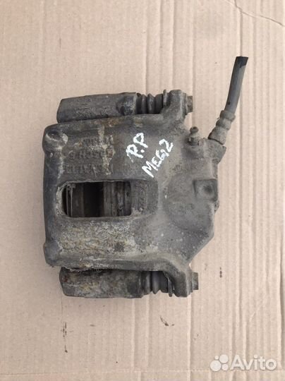 Передний правый суппорт Renault Megane 2