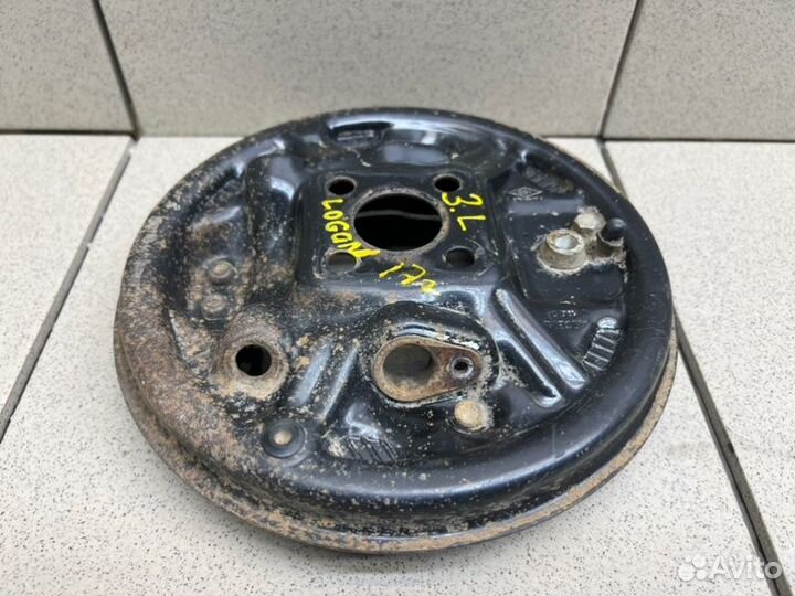 Щит опорный задний левый Renault Logan K7MA812 1