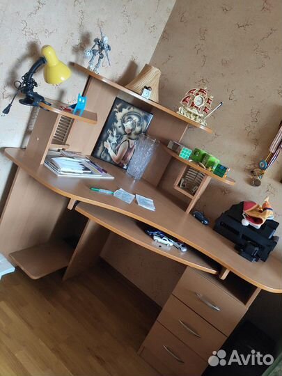 Компьютерный стол с тумбой
