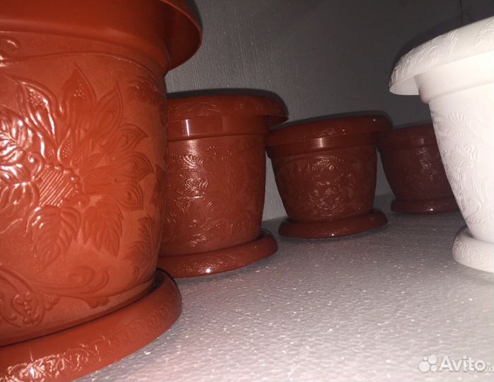 Кашпо,и изделия из пластмассы