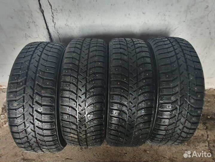 Комплект колес c зимней шипованной резиной