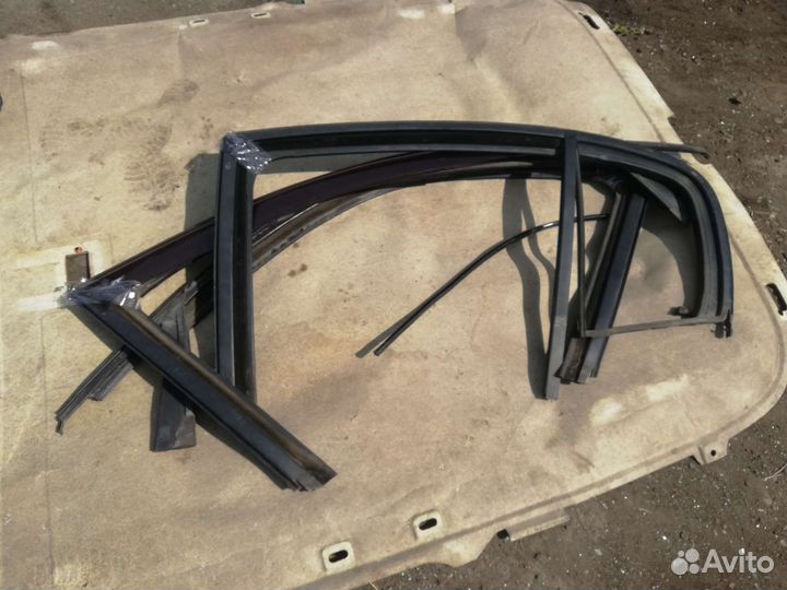 Уплотнитель Рено Меган 2