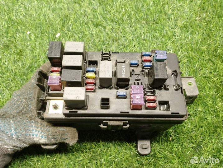 Блок предохранителей под капотом Chevrolet Aveo