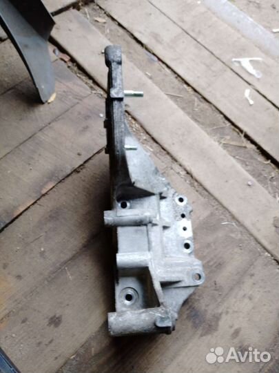 Кронштейн тнвд RF7J