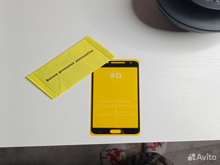 Защитное стекло на телефон Samsung j4