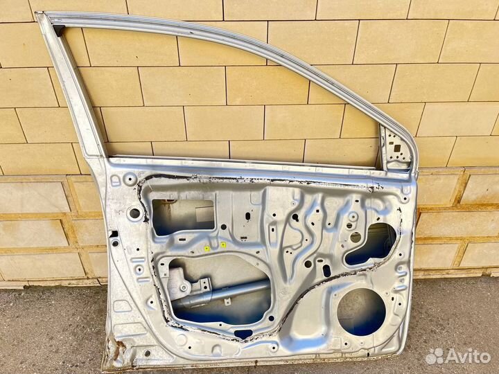 Дверь передняя левая Toyota corolla 140