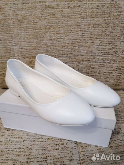Балетки белые