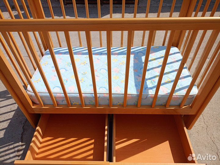 Детская кроватка