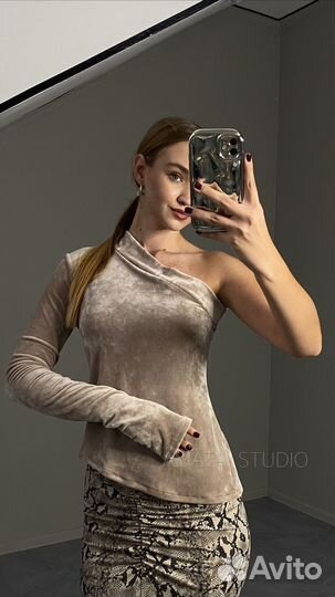 Свитшот велюровый черный