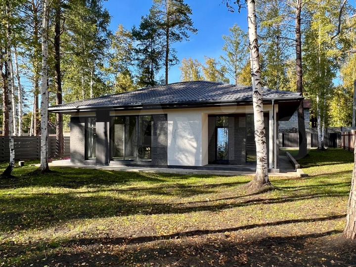 Дом 180 м² на участке 9 сот.