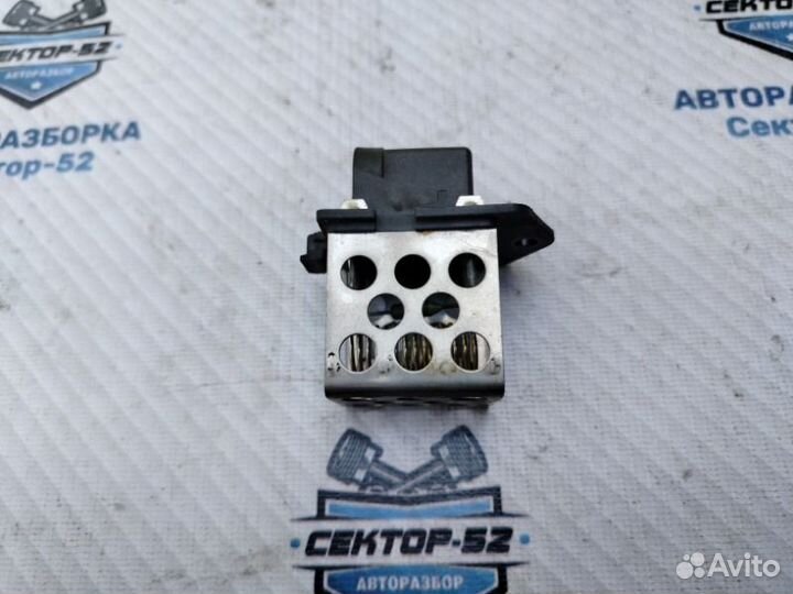 Резистор вентилятора охлаждения Nissan Qashqai J10