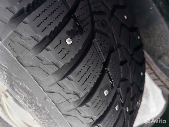 Bridgestone Blizzak Spike-02 265/65 R17