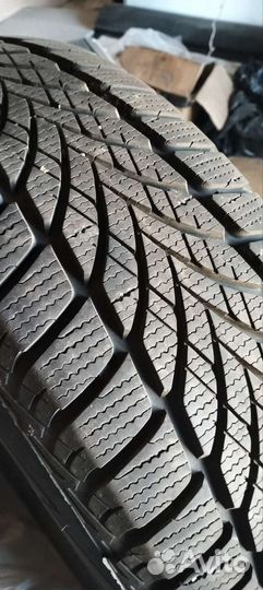 Goodyear Ultra Grip Ice Arctic 2 215/65 R16
