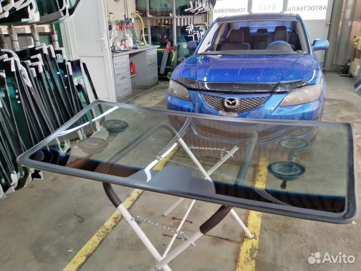 Лобовое стекло на Мазда 3
