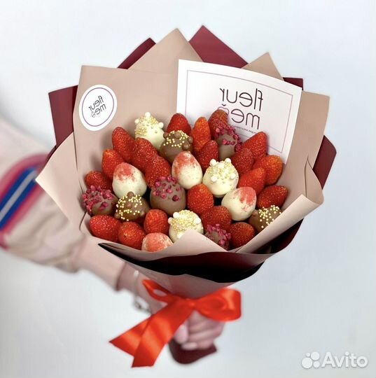 Сладкий букет из клубники в шоколаде