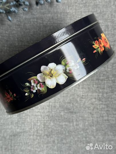 Жестяная коробка (роспись Жостово, 2012 год)