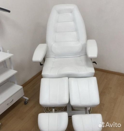 Стул для мастера педикюра, косметолога