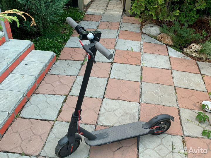 Самокат электрический Xiaomi M365