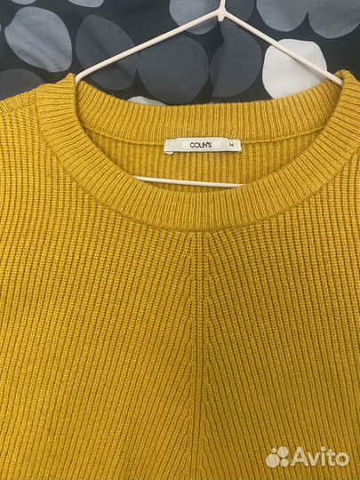 Свитер оранжево-желтый