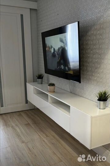 Подвесная тумба для тв белая