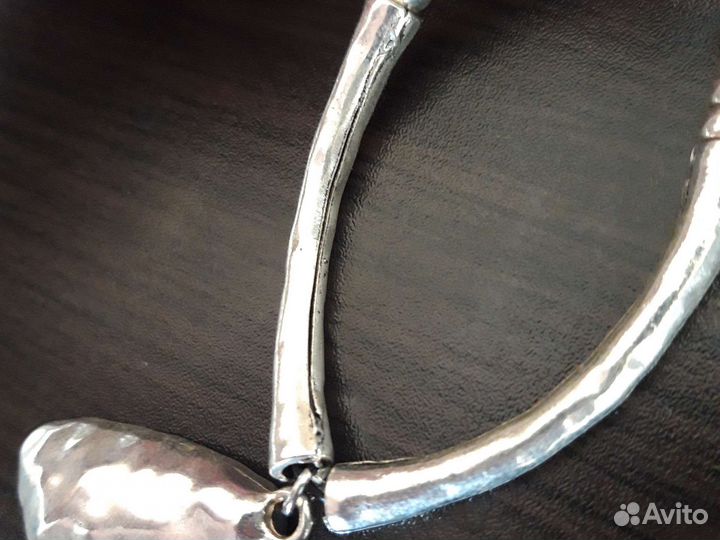 Колье с крупным кулоном в стиле испанского бренда