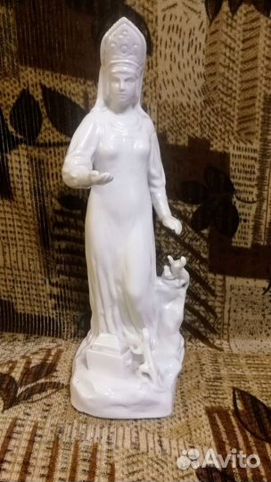 Статуэтка фарфор