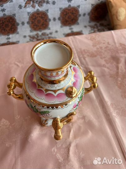 Фарфоровый 