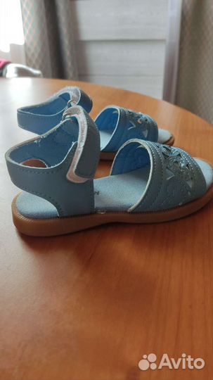 Сандали новые