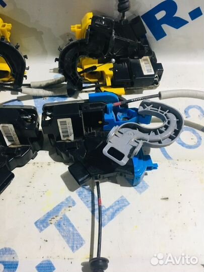 Замок двери KIA ceed JD 1.6 ат хетчбек