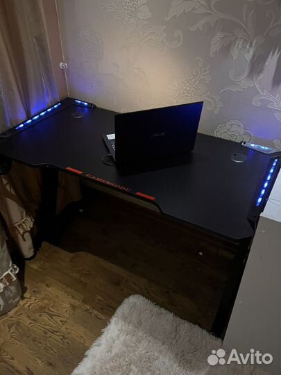 Компьютерный стол новый