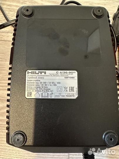 Зарядное устройство, + фанарик и батарейка