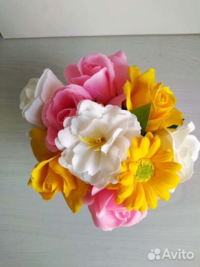 Букет в шляпной коробке из мыльных цветов