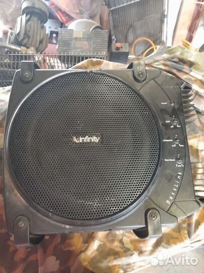 Сабвуфер и усилитель в автомобиль