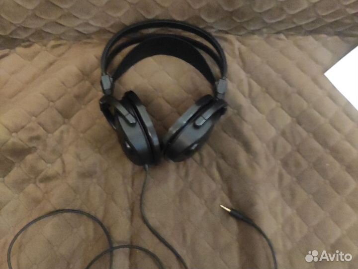 Проводные наушники
